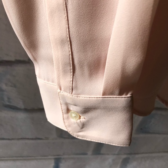 Banana Republic pale pink blouse. Size Petite Med. - Picture 5 of 8
